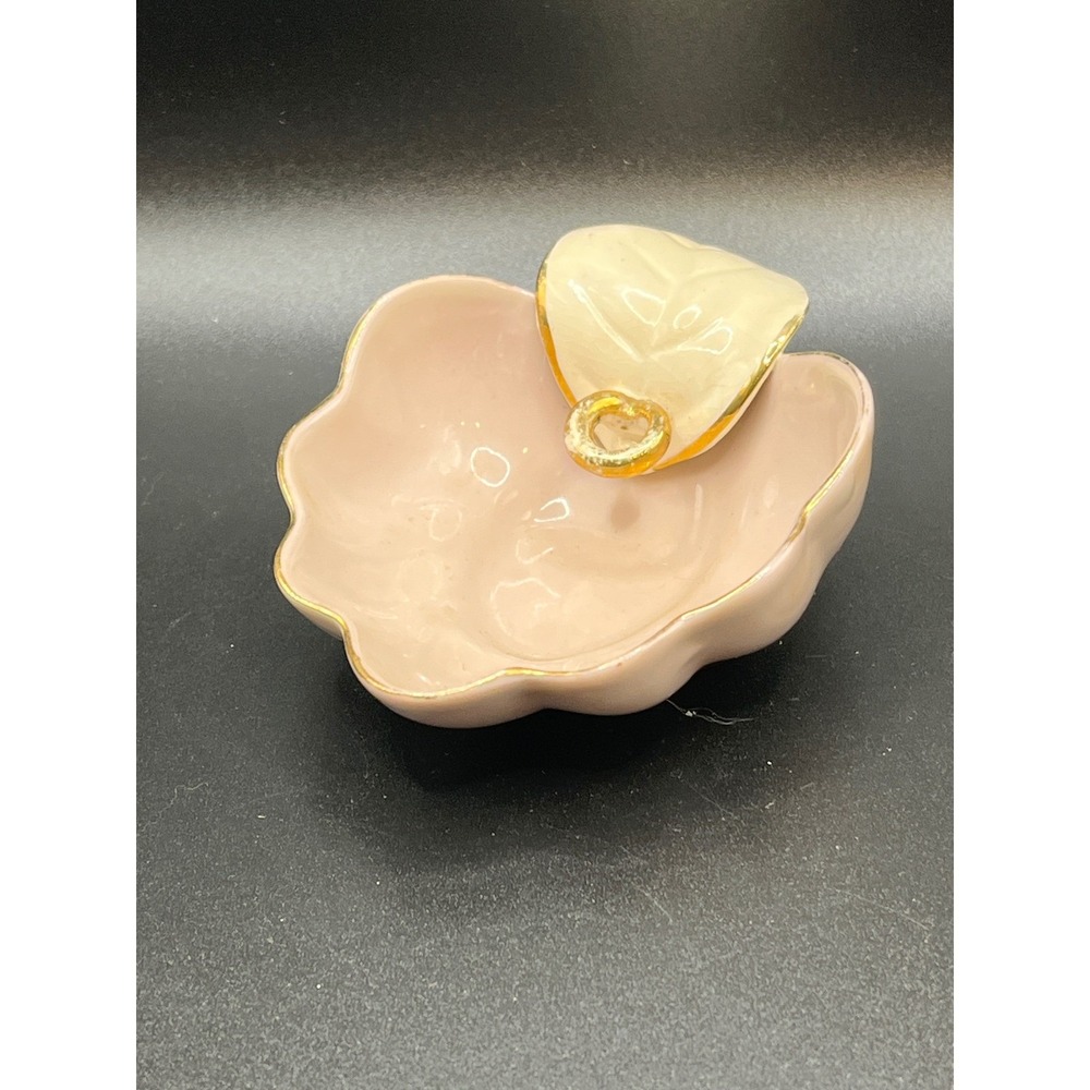 Vtg Ceramic Trinket Dish Ring Holder Pink‎ Accent Flower Petal Decor 4"x3"x1.5"
